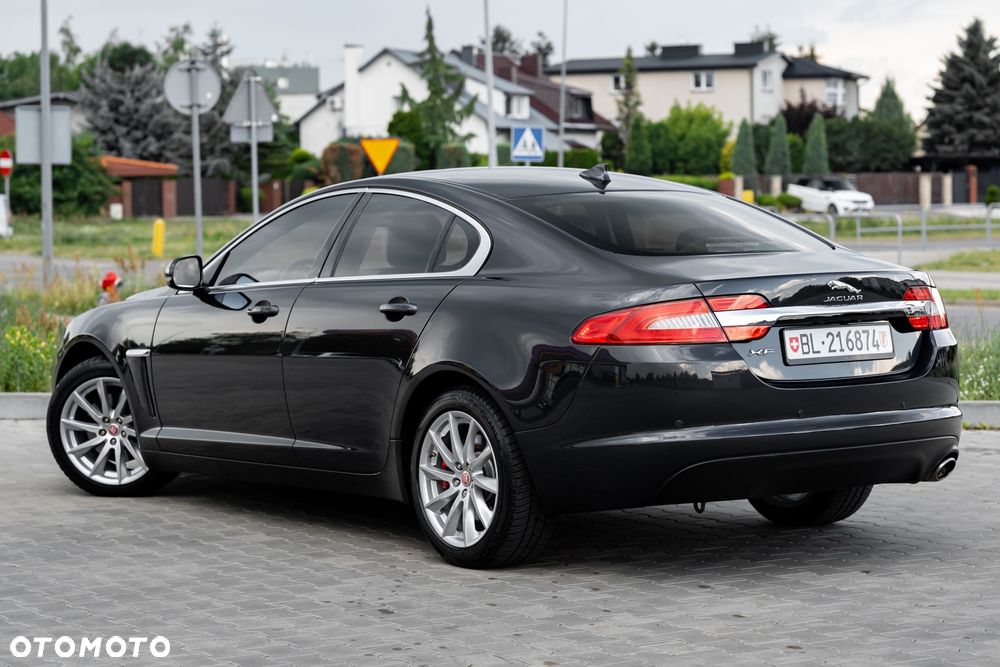 Jaguar XF 2.2 - 12