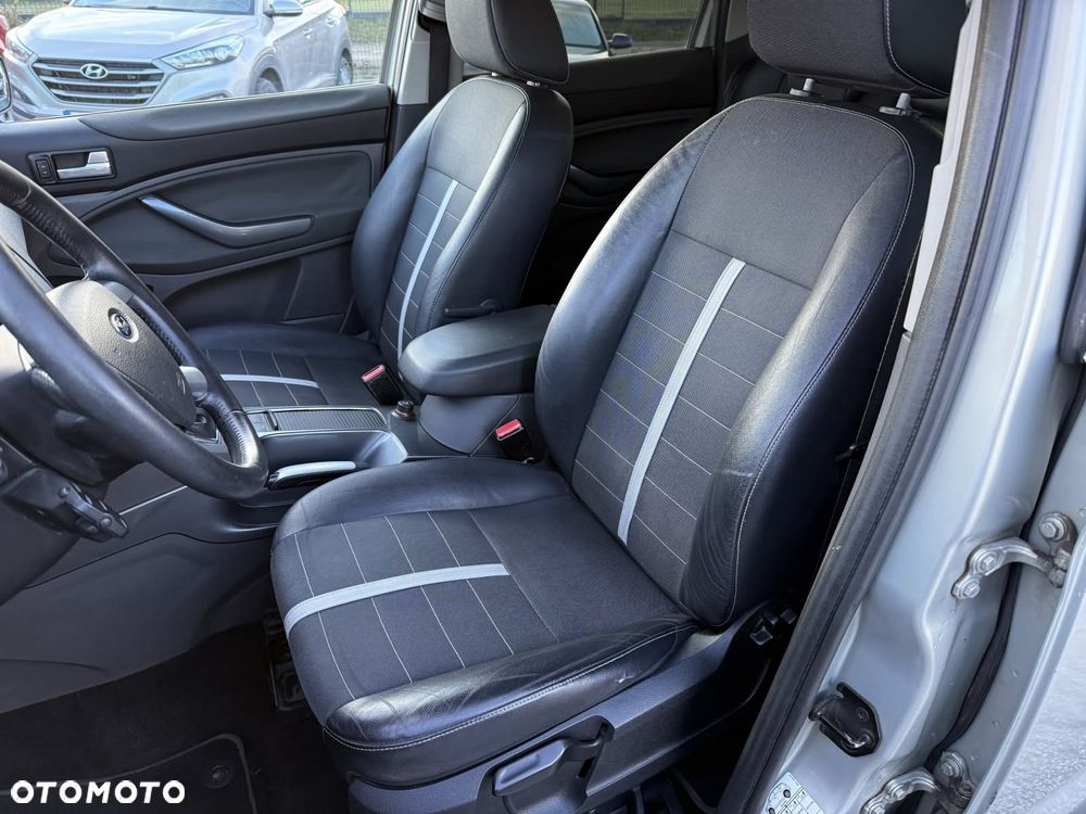 Ford Kuga 2.0 TDCi 2x4 Titanium - 16
