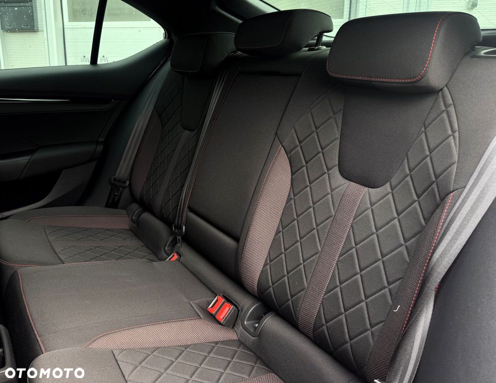 Skoda Octavia 2.0 TSI RS DSG - 32