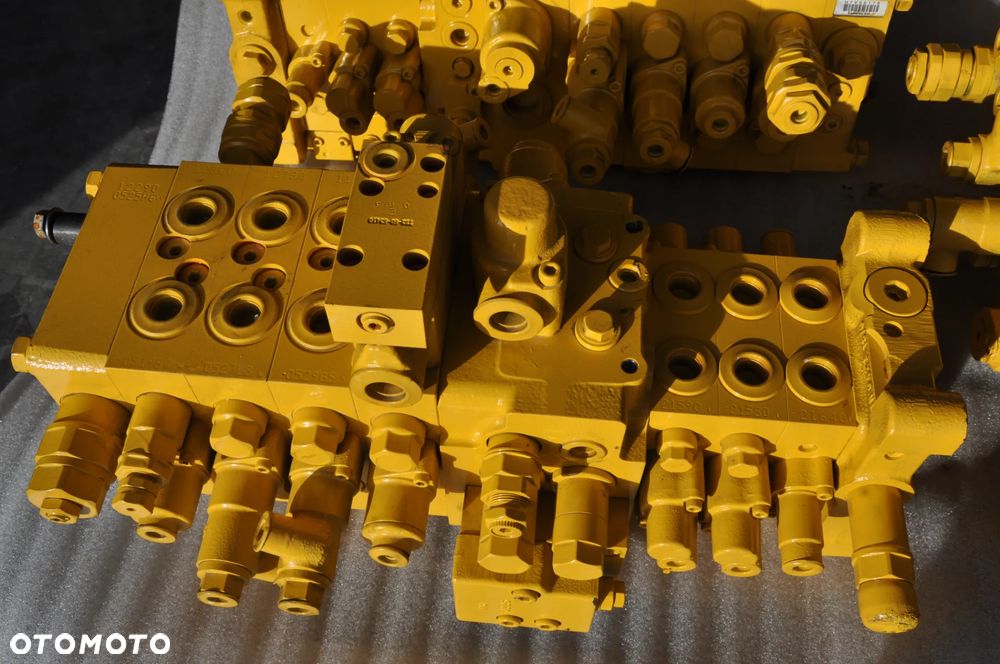 Rozdzielacz hydrauliczny Komatsu PC 170 - 3