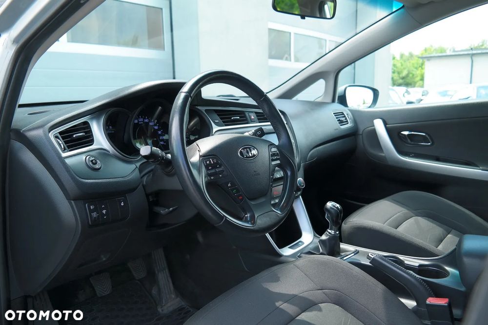 Kia Ceed 1.4 L - 8