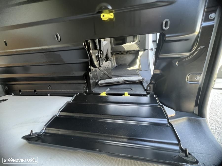 Peugeot e-Expert Cargo M 75KWH - 55