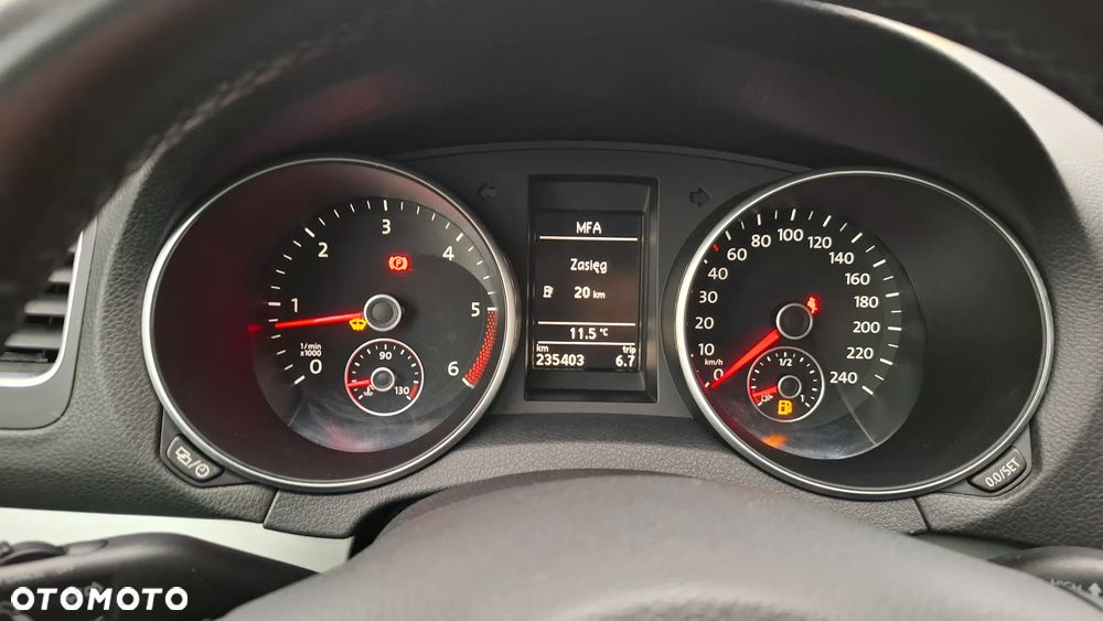 Volkswagen Golf 2.0 TDI DPF Highline - 17