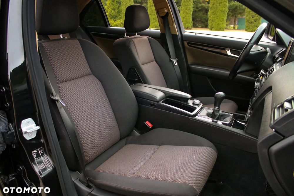 Mercedes-Benz Klasa C 220 CDI Elegance - 19