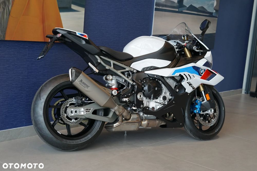 BMW S - 6