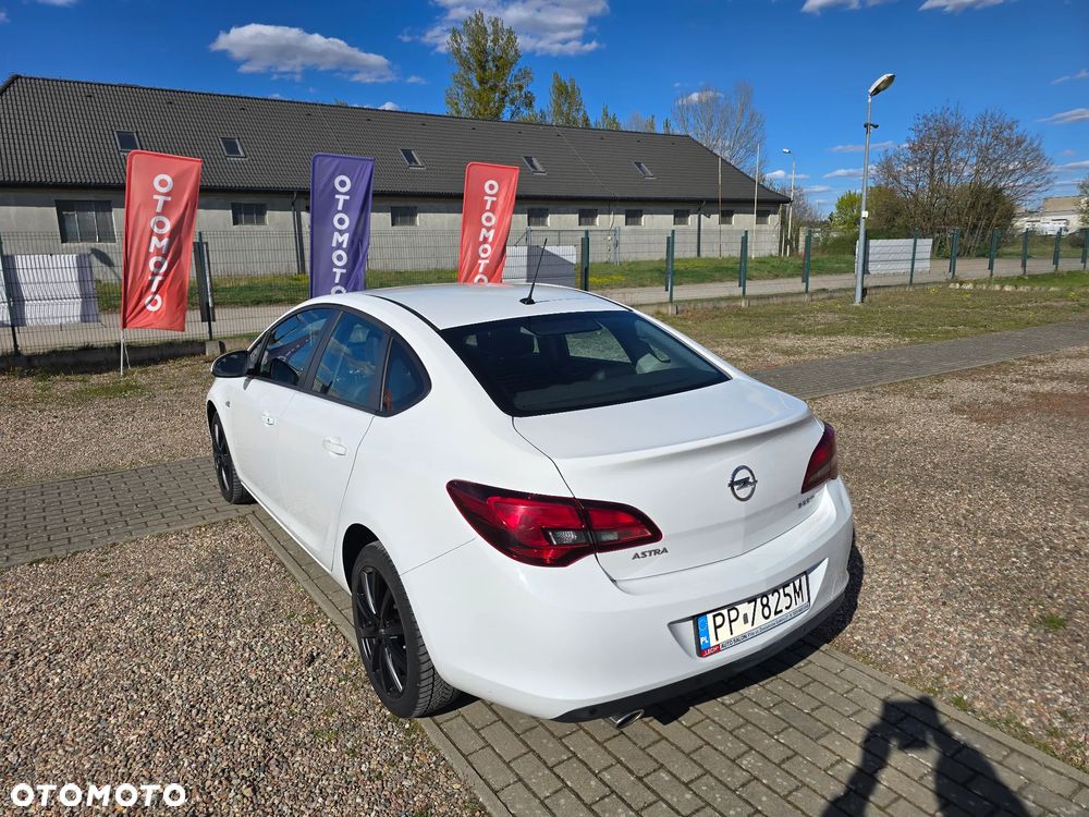 Opel Astra 1.4 T Business EU6 - 9