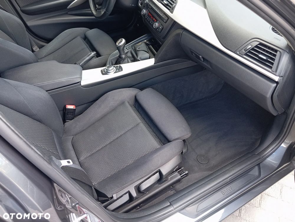 BMW Seria 3 320d DPF - 29