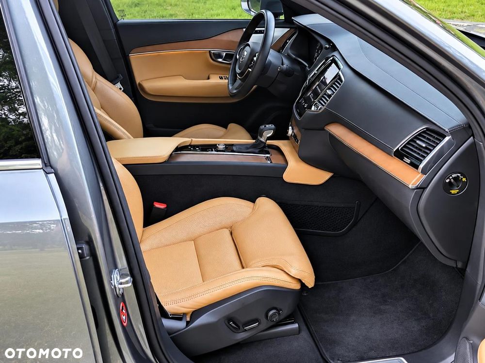 Volvo XC 90 - 8