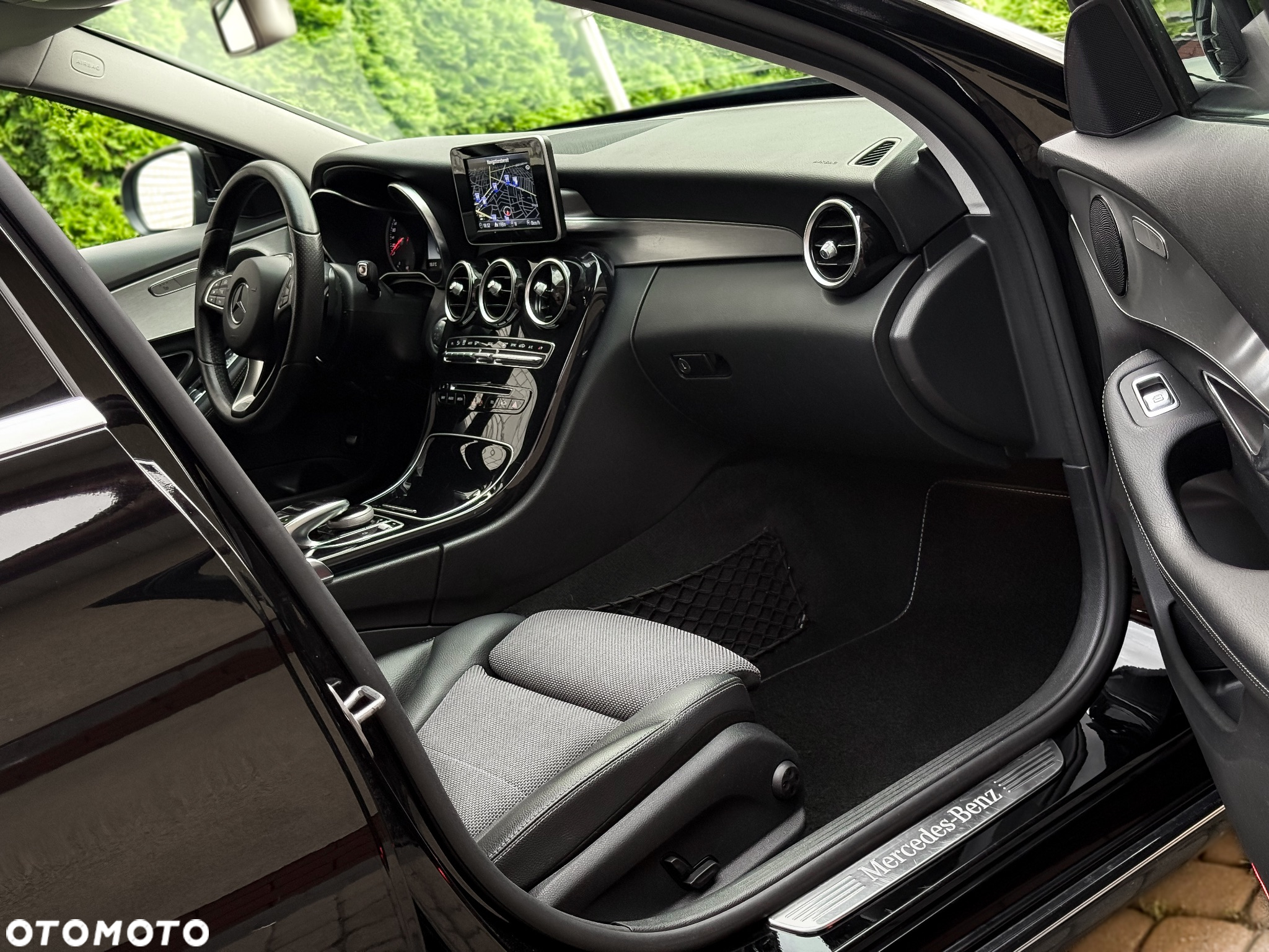 Mercedes-Benz Klasa C 180 9G-TRONIC - 35