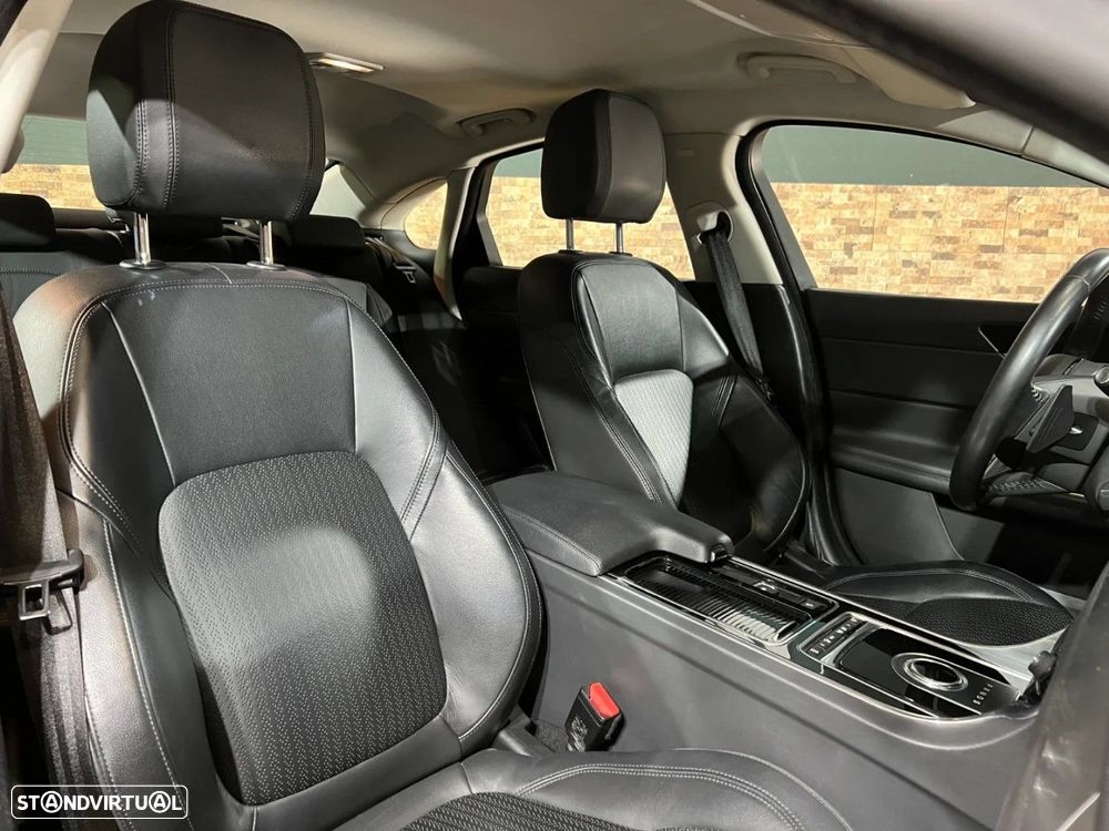 Jaguar XF - 10