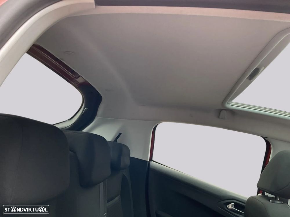 Peugeot 208 - 14