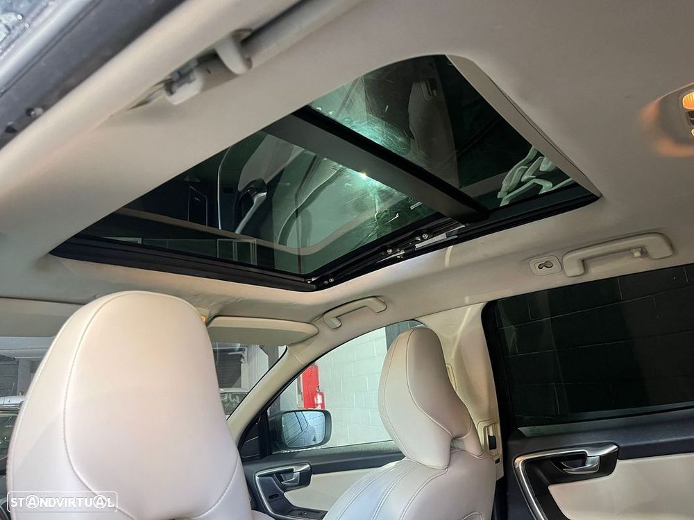 Volvo XC 60 2.0 D4 R-Design Momentum Geartronic - 18