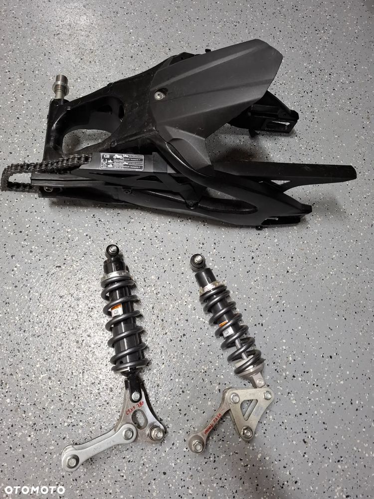 Suzuki GSXS 750 950 1000 amortyzator sprężyna wahacz - 1