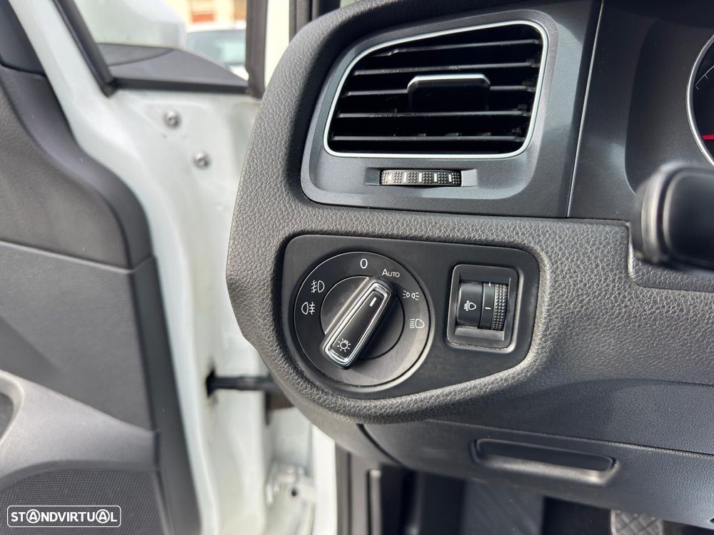 VW Golf 1.6 TDI Confortline - 19