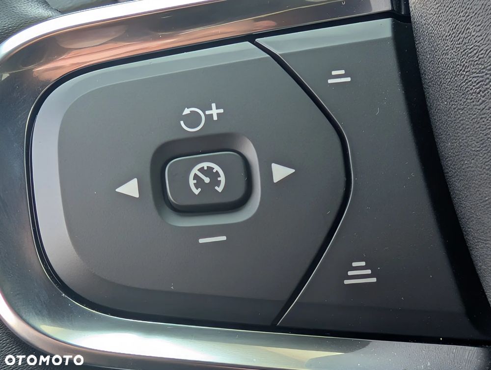 Volvo XC 40 B4 AWD Ultimate Dark - 26