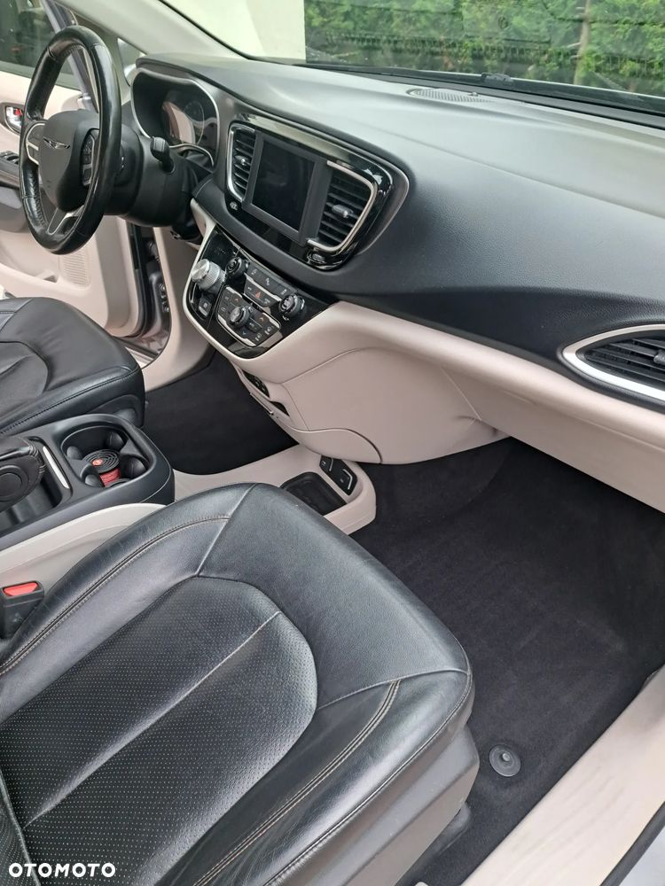 Chrysler Pacifica - 18