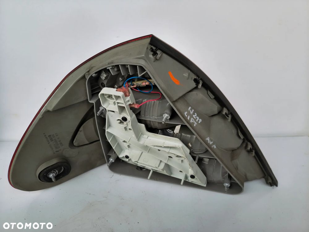 Lampa tył prawa w211 lift LED avantgarde - 4