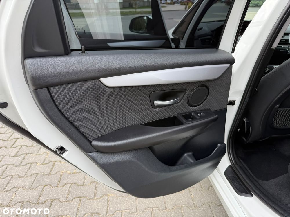 BMW Seria 2 216d - 38