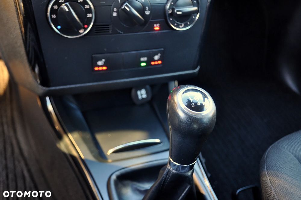 Mercedes-Benz Klasa A 160 BlueEFFICIENCY Elegance Special Edition - 36