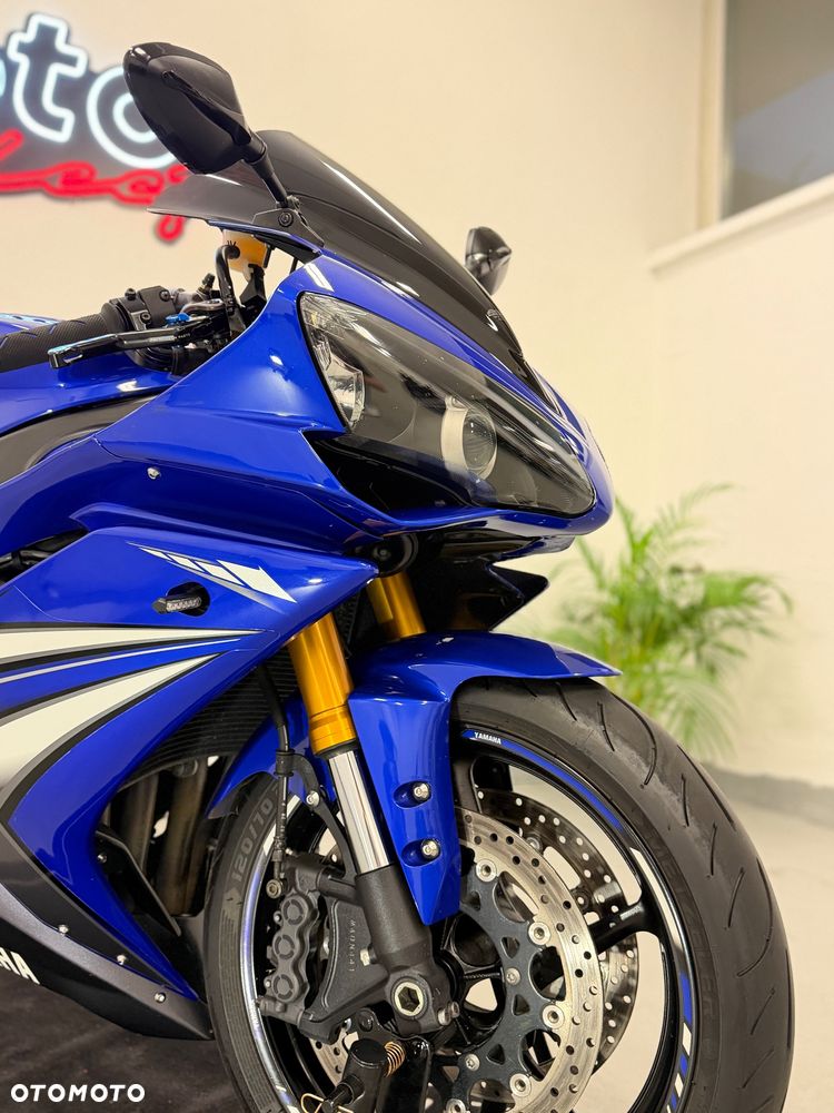 Yamaha R1 - 11