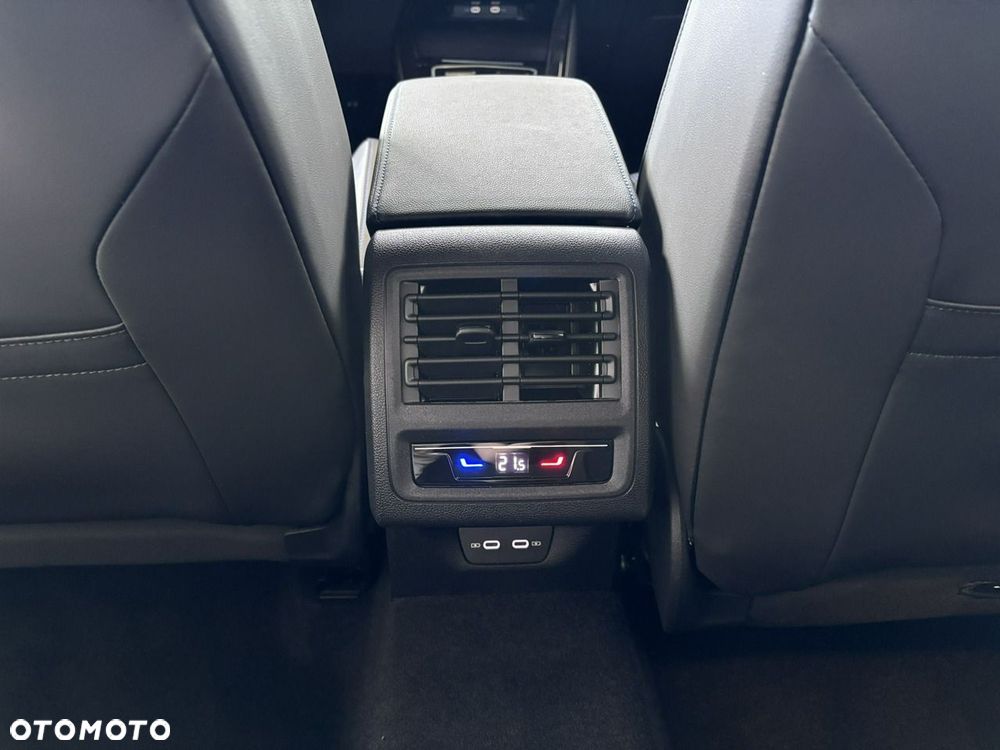 Volkswagen Golf Variant 2.0 TSI OPF 4Motion DSG R - 23