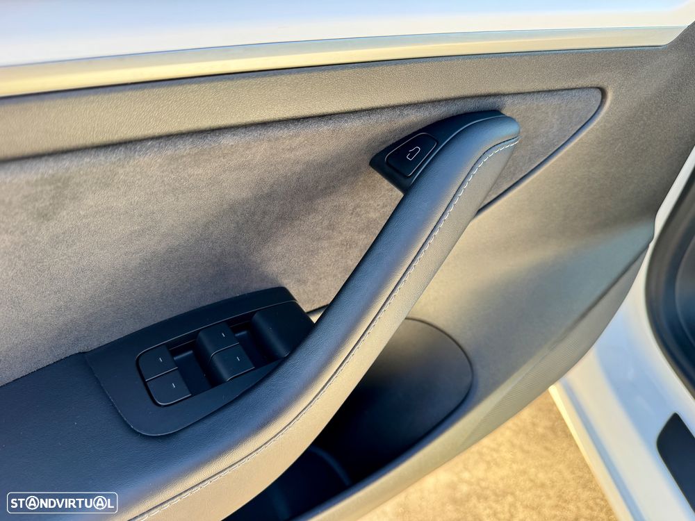 Tesla Model 3 Performance Dual Motor AWD - 34