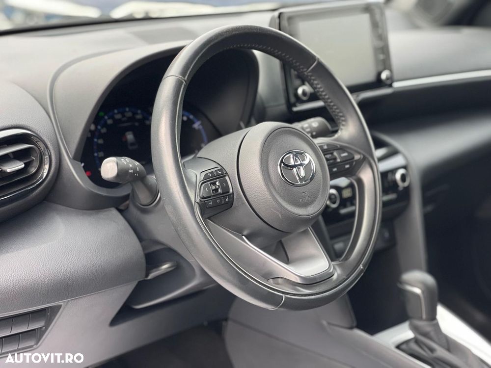 Toyota Yaris Cross 1.5 VVT-i HSD 4x2 Dynamic - 9