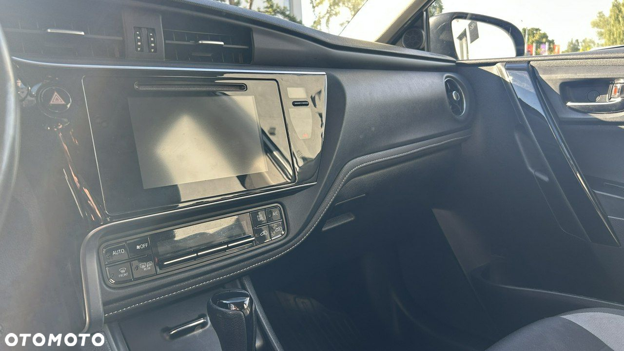 Toyota Auris - 12