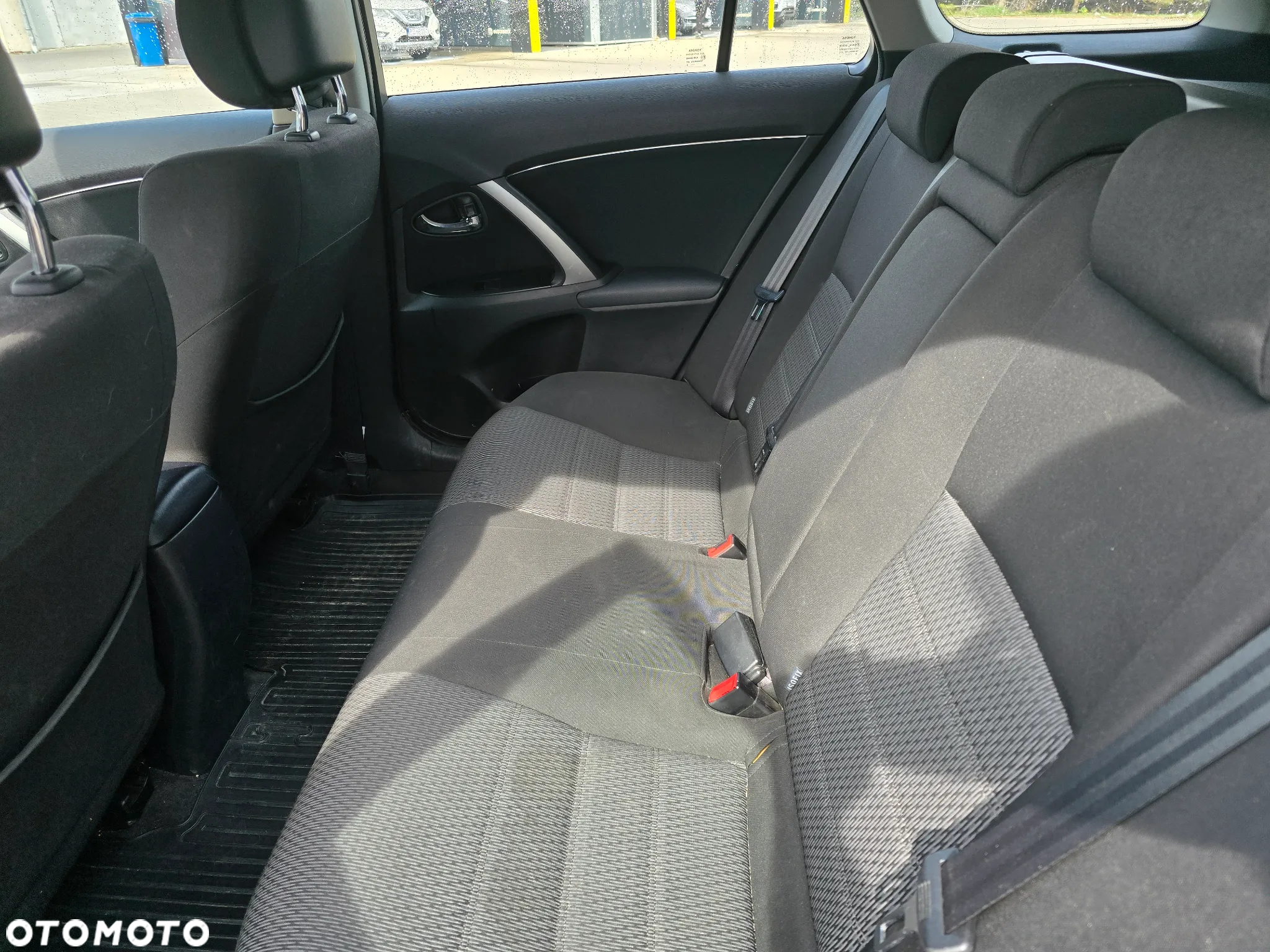 Toyota Avensis 2.0 D-4D Premium - 13