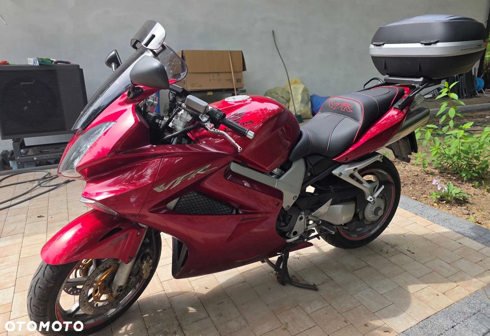 Honda VFR - 3