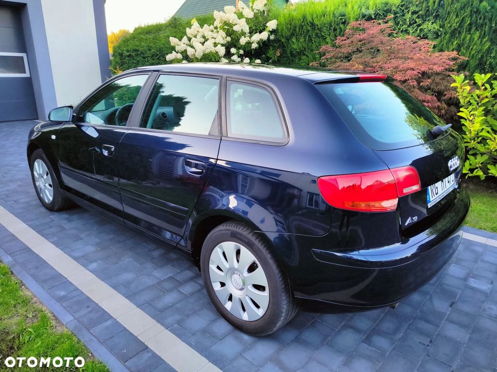 Audi A3 Sportback 1.6 FSI Ambiente - 4