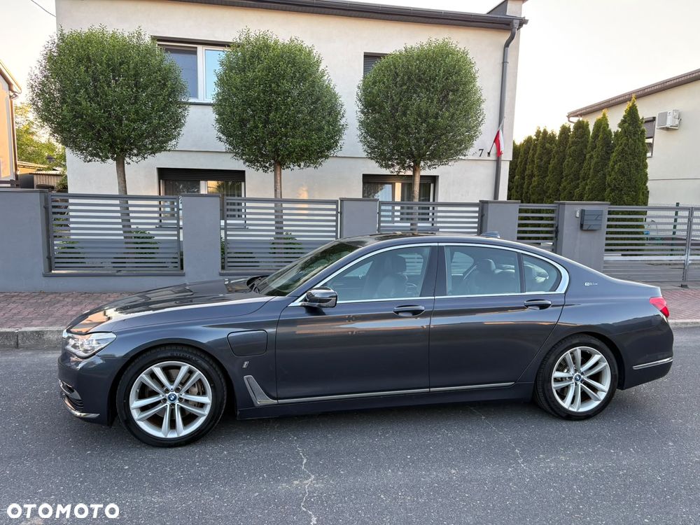 BMW Seria 7 740e iPerformance - 25