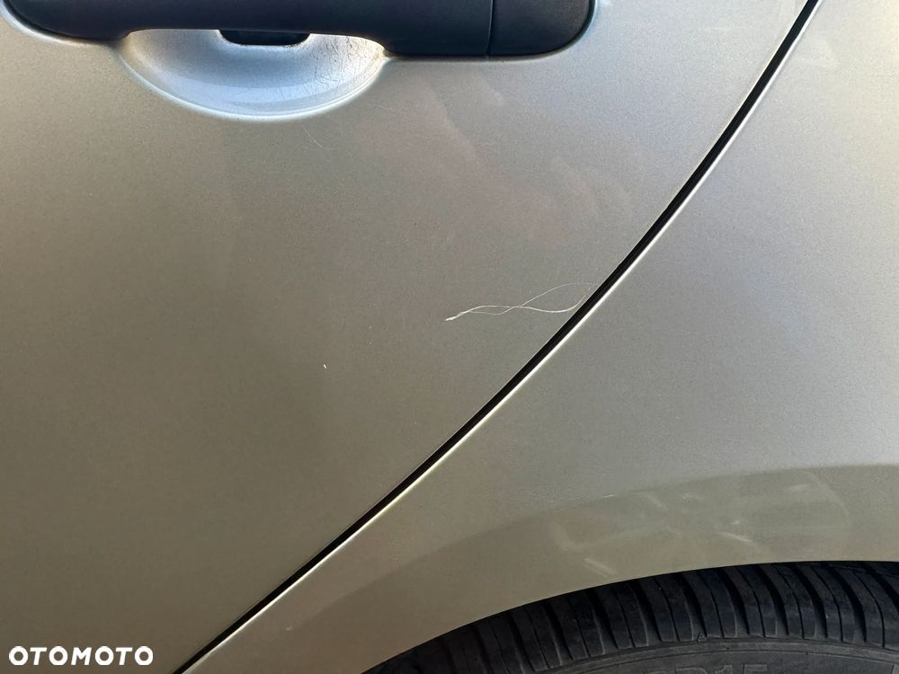 Renault Clio 1.2 16V Authentique - 25