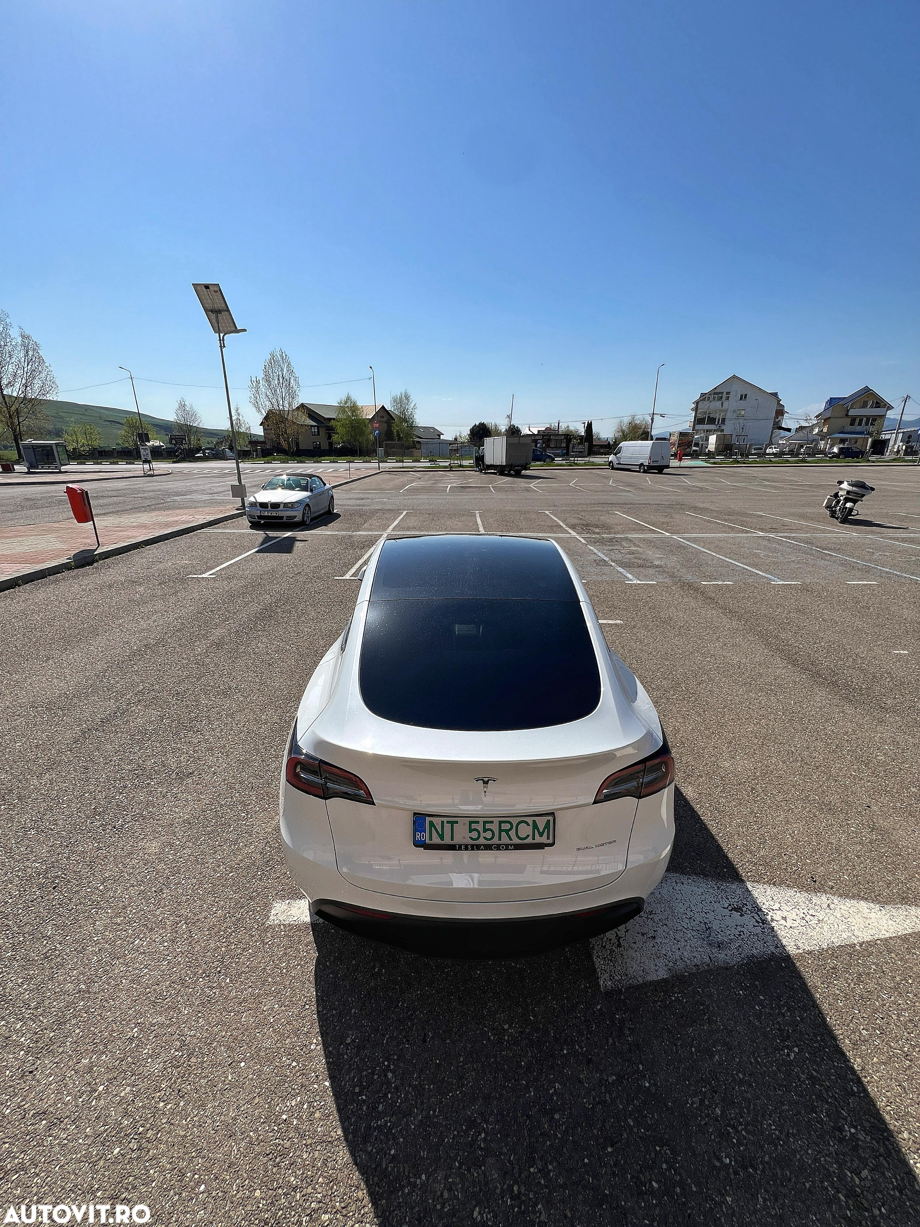 Tesla Model Y - 7