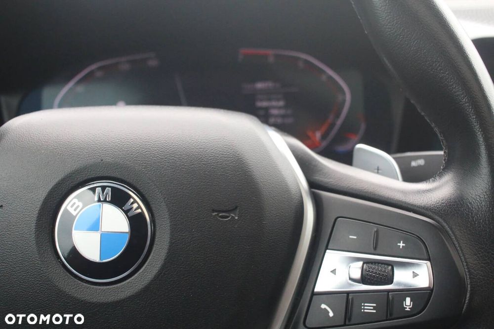 BMW Seria 3 330i xDrive M Sport - 26