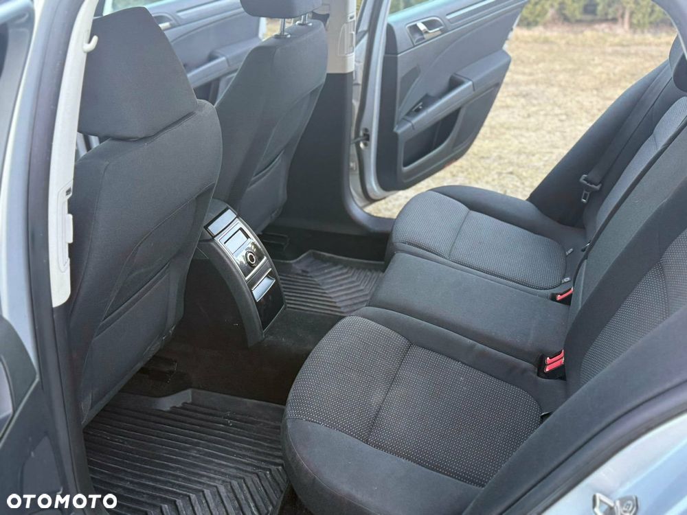 Skoda Superb 2.0 TDI Family - 10