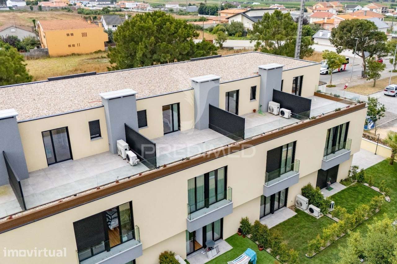 Apartamento T3 Duplex NOVO - Vista Mar, Condomínio fechado c/piscina - Grande imagem: 3/38