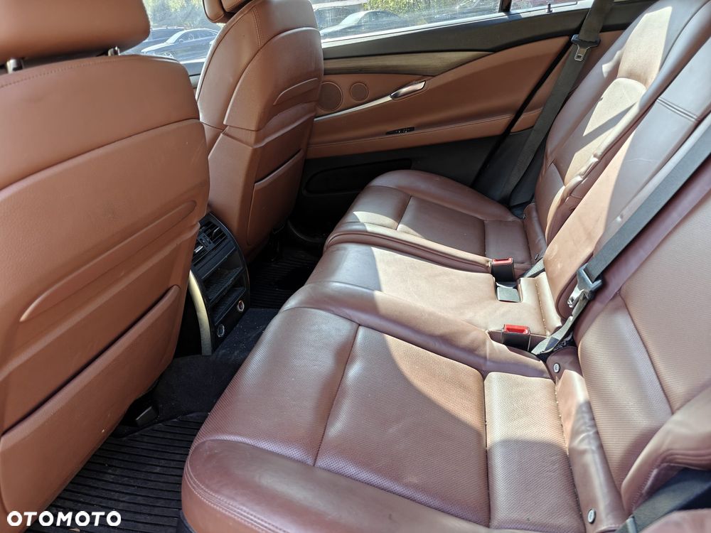 BMW 5GT 550i xDrive - 11