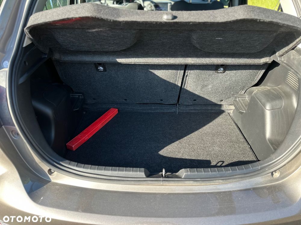 Toyota Yaris Hybrid 100 Dynamic - 10
