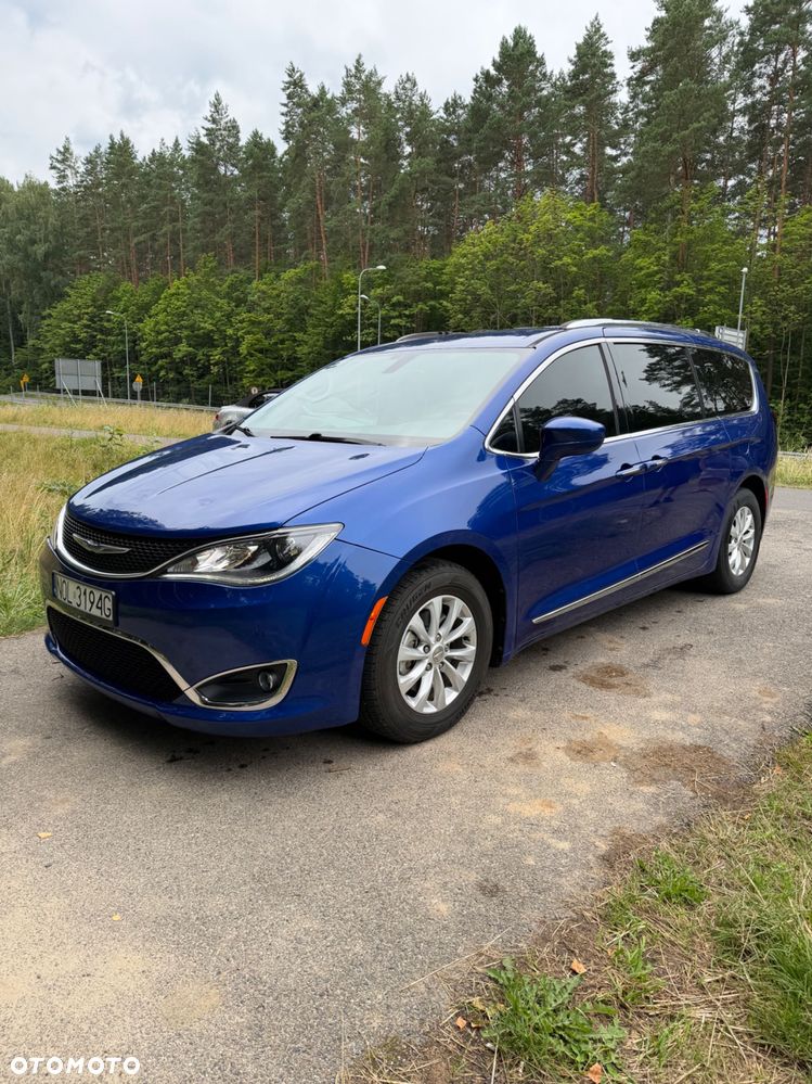 Chrysler Pacifica - 1