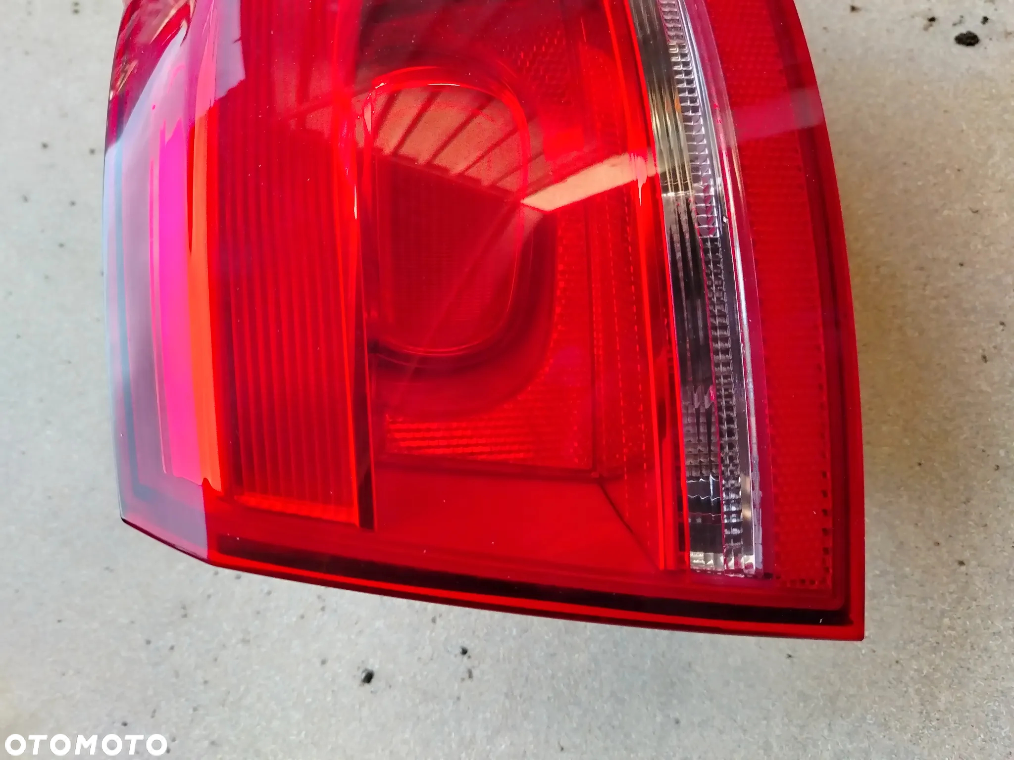 PASSAT B7 KOMBI LAMPA TYLNA PRAWA 3AF945096C - 2