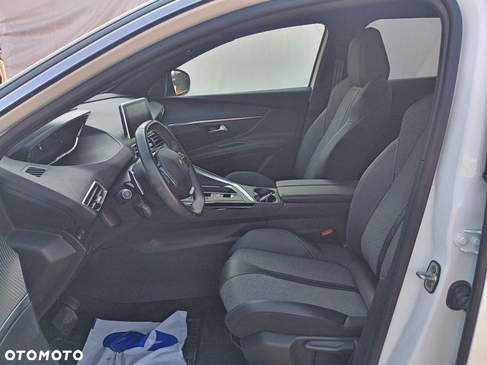 Peugeot 3008 1.2 PureTech Allure Pack S&S EAT8 - 9