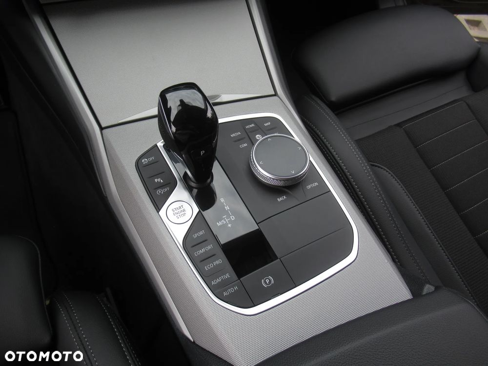 BMW Seria 3 330i xDrive - 17