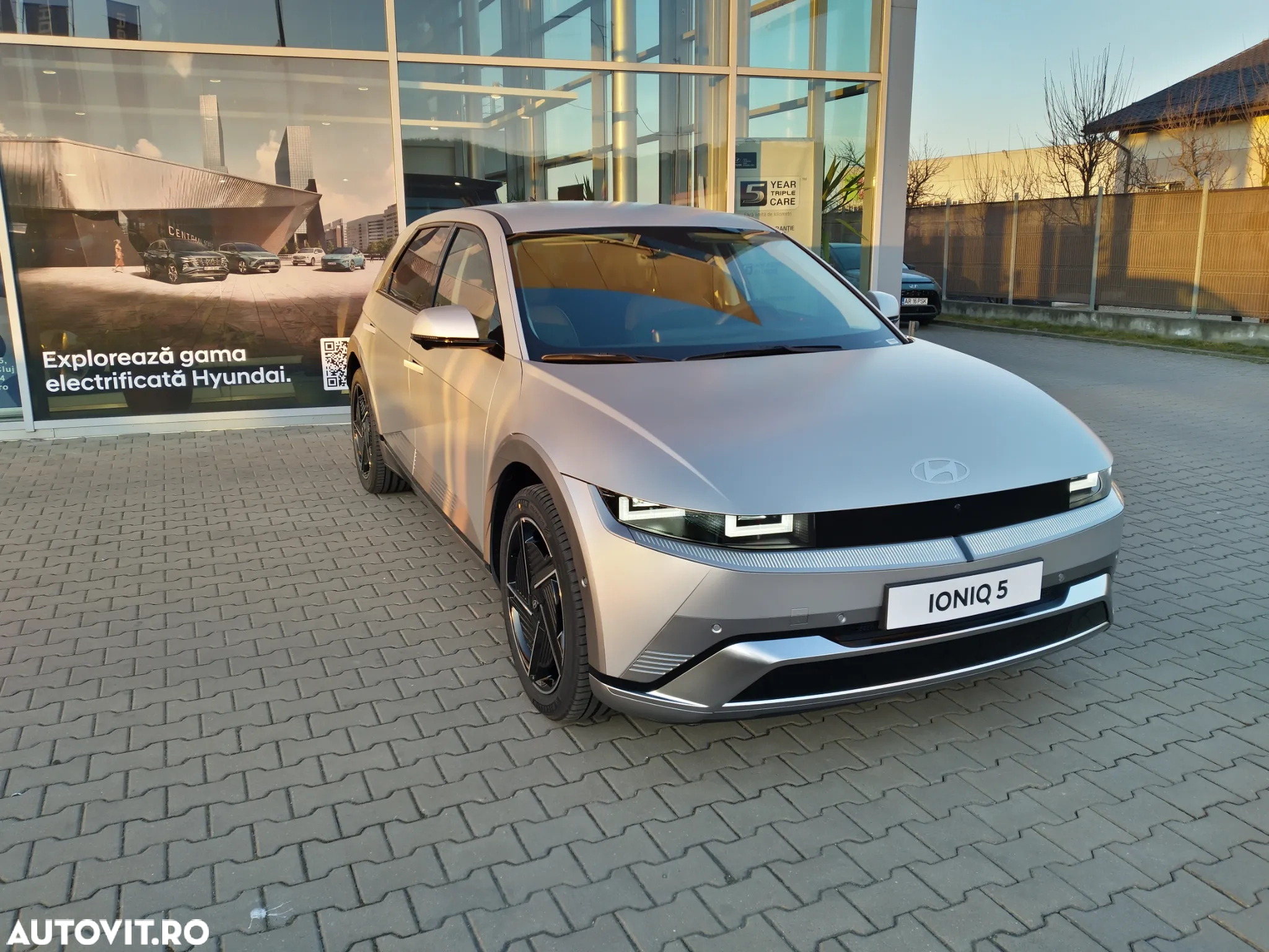 Hyundai IONIQ - 3