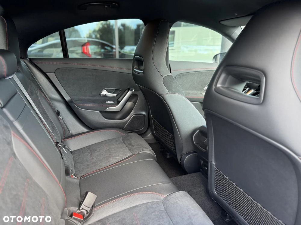 Mercedes-Benz CLA 250 E AMG Line 8G-DCT - 18