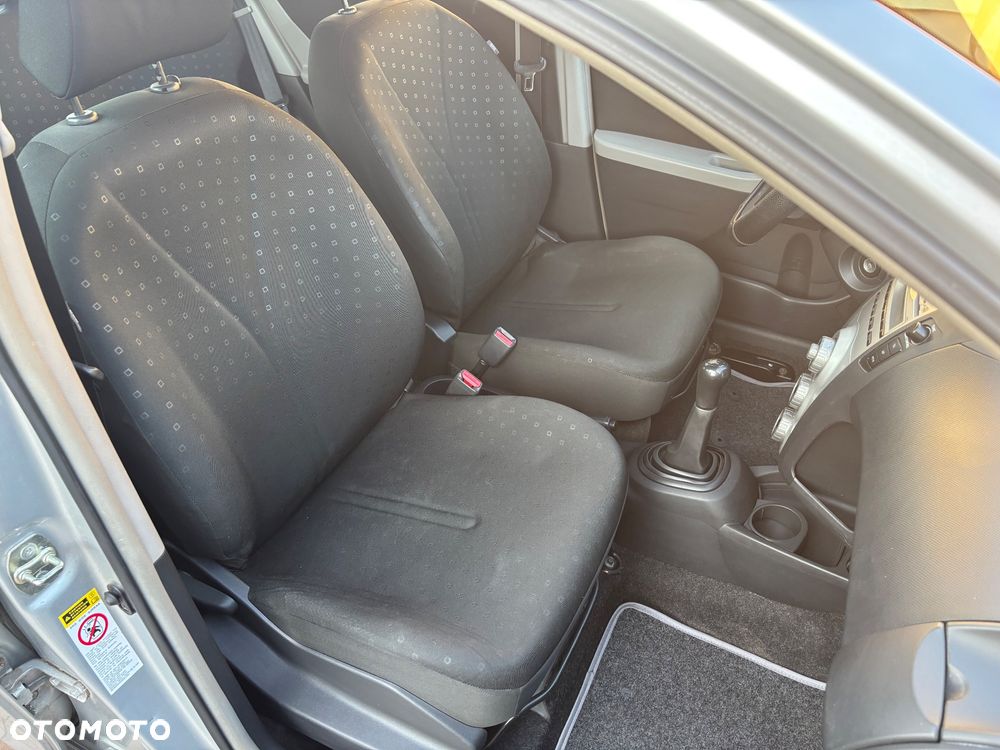 Toyota Yaris 1.0 Terra - 9
