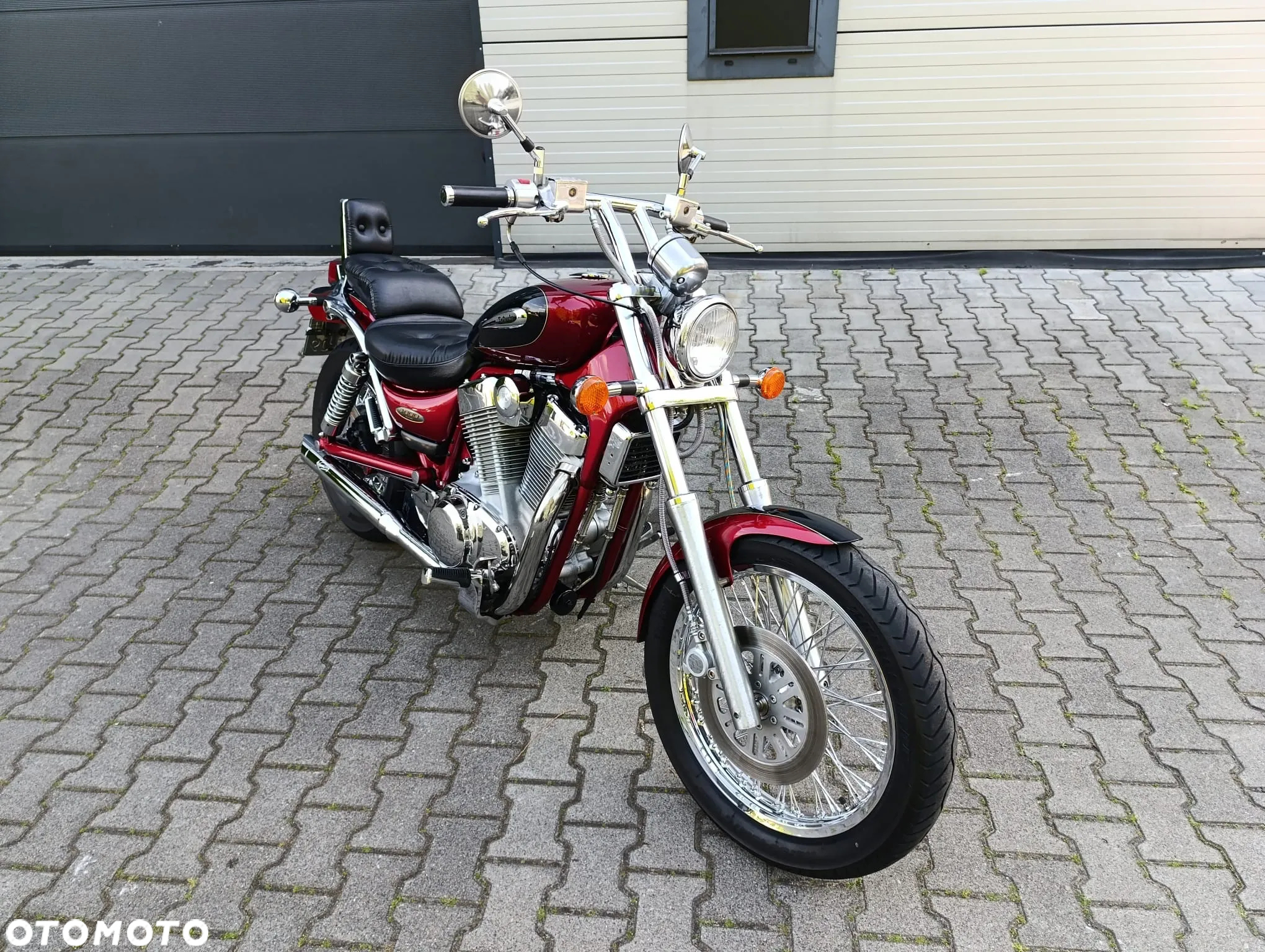 Suzuki Intruder - 13