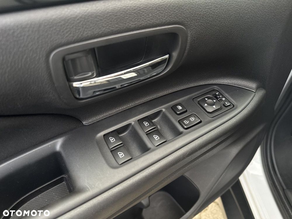 Mitsubishi Outlander 2.0 Intense + 4WD CVT - 10