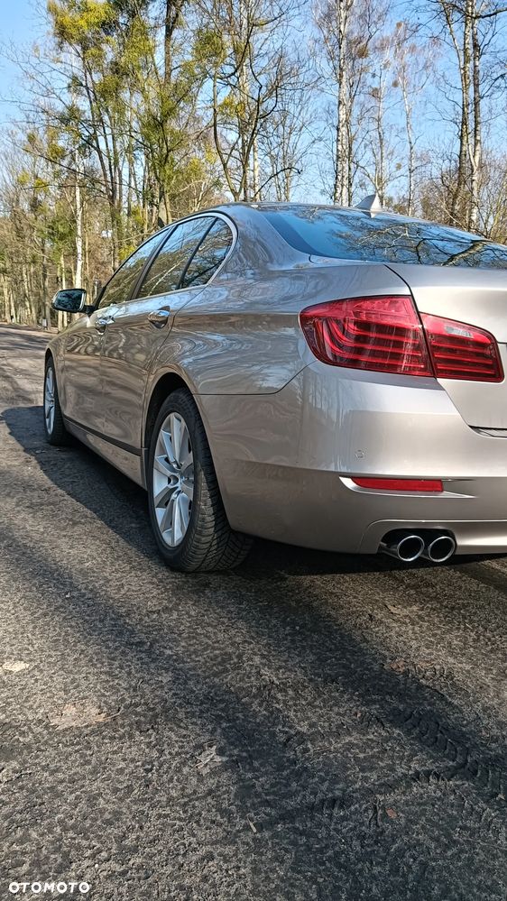 BMW Seria 5 525d xDrive - 10