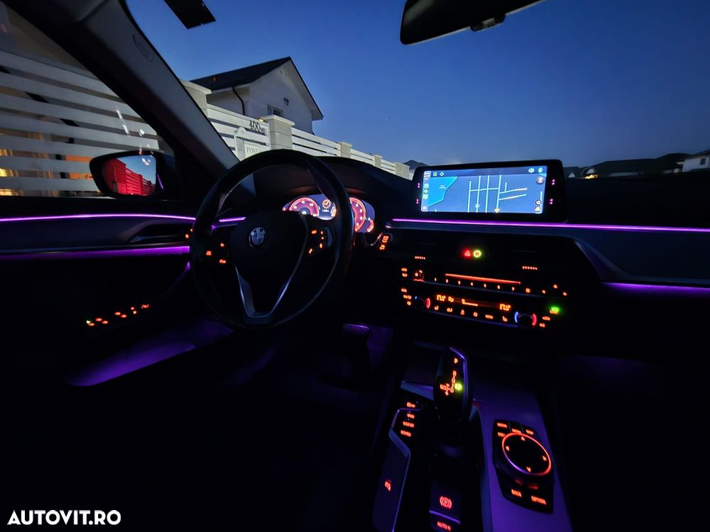 BMW Seria 5 520i AT - 12
